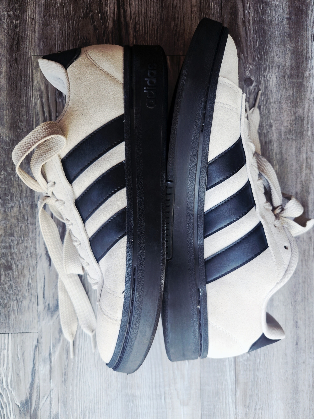 Adidas Men’s Cream & Black Low-Top Sneakers